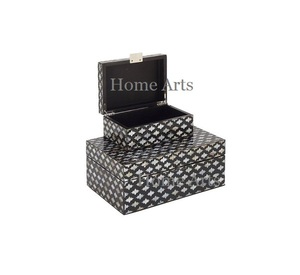 Juego de 4 joyeros de forma redonda caja de almacenamiento de cosméticos de joyería de madera y nácar de fabricación en India - Product Image 4