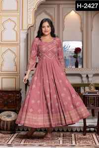 Les femmes portent les collections Rayon Kurtis pour les festivals et les vêtements décontractés Kurtis imprimés à bas prix et de la meilleure qualité - Product Image 2