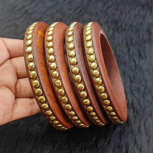 Bracelets en bois rustiques avec perles en métal oxydé Bijoux de mode faits à la main d'inspiration tribale de HUMAYUN WORLD CRAFTS - Product Image 1