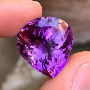 Ametyste naturelle facettée en forme de poire, 13,62 carats, taille excellente, certifiée par un tiers, pierre précieuse non montée pour pierre de naissance de février - Product Image 1