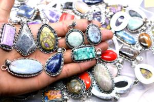 Colgantes a granel Lote de colgantes de piedras preciosas mixtas Joyería hecha a mano Colgantes al por mayor Forma y tamaño mixtos Chapado en plata de ley 925 - Product Image 6