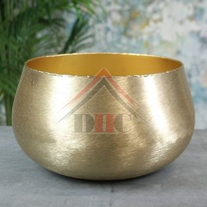 Maceta de metal de alta demanda con un acabado dorado, forma redonda adecuada para la decoración del hogar y la decoración del jardín - Product Image 1