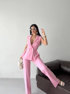 Ensemble de costume rose pour femme, blazer sans manches avec boutons, pantalon long, tenue de cérémonie, style printemps, col cranté, tissu satiné - Product Image 6