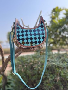 Bolso de Mano de Cuero Tallado a Mano, Estilo Bohemio Gitano, Color Turquesa, Diseño a Cuadros, Bolso de Hombro, Gran Venta - Product Image 4