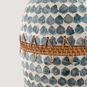 Vase incrusté de nacre avec détail en rotin tissé Vase décoratif fait à la main Shell Capiz pour la maison Style moderne Vietnam vente en gros - Product Image 3