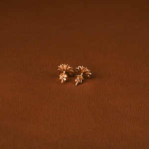 Pendientes de tuerca de diamante de corte redondo cultivado en laboratorio chapado en oro de 14 quilates de diseño personalizado nueva forma de flor de moda para mujeres certificado IGI - Product Image 6