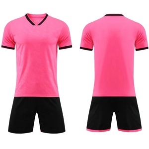 Inizia con Stile: Selezione Ineguagliabile di Abbigliamento Sportivo da Calcio, Maglie Retrò Nostalgiche per Tifosi, Maglie da Giocatore On-Field, Maglie di Club e Leghe - Product Image 1