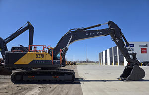 Excavadora de Orugas VOLVO EC370 con 1 Año de Garantía, Motor de 274 HP, PLC y Bomba Hidráulica en Venta - Product Image 2