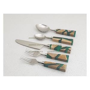 Set de couverts en acier inoxydable de style américain manche en résine et bois pour l'artisanat indien Articles de fête pour mariage Set de couverts d'occasion - Product Image 1
