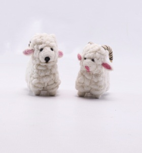 Jouet en feutre de laine 100% nouvelle-zélandaise fait main, mignon mouton, taille et couleur personnalisables, écologique, décoration de Noël pour enfants et maison - Product Image 1