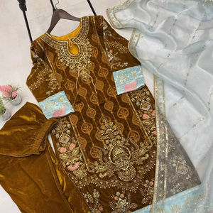 Ensemble haut, pantalon et dupatta en velours de luxe, dernier design, ensembles haut, pantalon et dupatta brodés avec un tissu de qualité supérieure et un design supérieur - Product Image 1