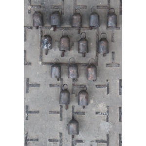 Campanas Rústicas de Metal y Hierro con Parte Superior Redondeada, 2 Campanas Artesanales - Suministro al por Mayor para Manualidades y Decoración - Product Image 3