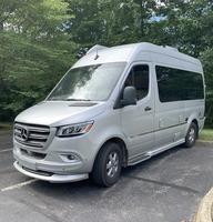 Camping-car de luxe en aluminium 2024 à vendre, modèle Sprinter, diesel, avec cuisine, salle de bain, lit et système solaire
