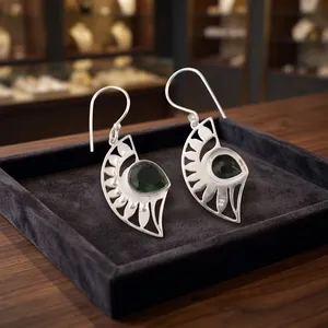 Niharika Gems Boucles d'oreilles pendantes bohèmes en argent sterling 925 pour femme, design géométrique, tourmaline verte sertie en clos, faites à la main - Product Image 6