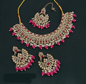 Conjunto de collar de Gargantilla chapado en oro clásico con piedras austriacas brillantes perfecto para bodas, fiestas y ocasiones especiales - Product Image 3