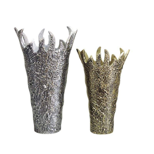 Jarrón Floral de Metal Hecho a Mano con Acabado Brillante para Centros de Mesa Elegantes y Detalles Modernos de Decoración del Hogar - Product Image 3