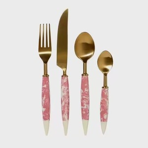 Ensemble de couverts jetables de qualité 304 en acier inoxydable miroir doré avec poignée en forme de fleur pour le service de table de mariage à l'hôtel - Product Image 3