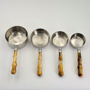 Tazas Medidoras de Acero Inoxidable Brillante con Asas de Resina, Utensilios de Cocina Duraderos para Cocinar y Hornear - Product Image 1