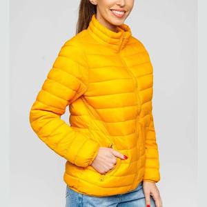 Chaqueta Acolchada de Lona Tejida para Mujer, Color Amarillo, con Capucha, 100% Poliéster, Cierre de Cremallera, Transpirable e Impermeable, para Otoño e Invierno - Product Image 3