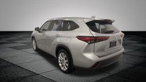 2023 T-oyota Highlander Limitée AWD - Product Image 4
