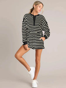 Conjunto de Salón a Rayas para Mujer con Botones, Sudadera de Manga Larga con Cuello Henley y Bloques de Color, y Pantalones Cortos, Conjunto Casual de Dos Piezas - Product Image 4