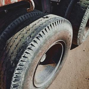 Pneus de camion à usage intensif de qualité supérieure, d'occasion, 265/65R17, vente en gros avec livraison rapide pour camions lourds et options de remplacement - Product Image 5