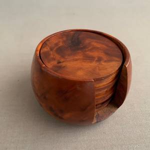 Dessous de verre en bois au design attrayant en bois massif avec surface polie lisse pour la sécurité des boissons et la décoration - Product Image 4