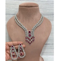 Magnifique ensemble collier et boucles d'oreilles en laiton plaqué argent poli blanc de qualité supérieure avec zircon, idéal pour mariage indien, fiançailles, anniversaire
