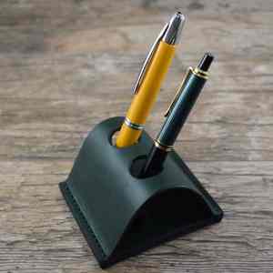 Portaplumas redondo de cuero genuino para ejecutivos, estuche para pluma estilográfica, soporte para lápices, regalos personalizados de Anwar Enterprises - Product Image 1