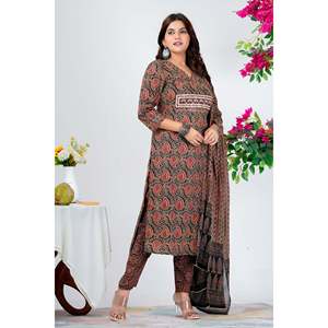 Conjunto de Kurta con Estampado Paisley Clásico en Negro y Rojo, Ropa Étnica India, con Dupatta de Georgette y Choli de Seda y Lehenga - Product Image 6