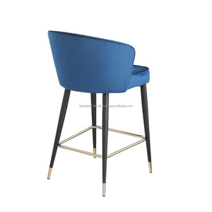 Silla de Bar Moderna de Terciopelo Azul con Estructura Metálica y Detalles Dorados para Uso en Bares Domésticos - Product Image 3