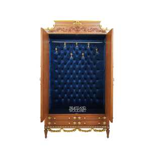 ตู้เสื้อผ้าไม้มะฮอกกานีสุดหรูสไตล์คลาสสิก พร้อมกระจกเต็มบาน ตกแต่งด้วยทองเหลืองประดับอย่างงดงาม และรายละเอียดแกะสลักด้วยมือ เหมาะสำหรับบ้านสไตล์พระราชวัง - Product Image 4