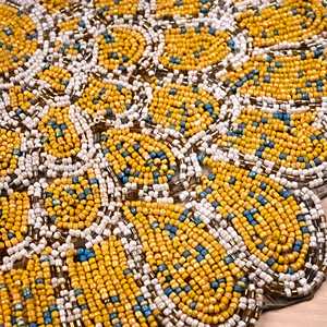 Juego de Manteles Individuales y Posavasos de Poliéster con Diseño Bohemio en Amarillo Real y Blanco, Ecológico para Restaurantes - Product Image 5