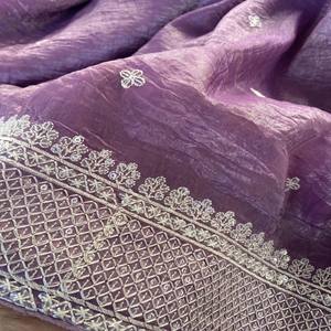 VASTRA COTTAGE Sari Alemán Puro con Bordado de Lentejuelas de Viscosa en Toda la Superficie, Pallu Bordado con Blusa a Juego - Product Image 2