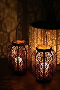 Lanterne décorative en métal au design personnalisé pour la décoration festive luxueuse de la maison Événements Diwali et occasions spéciales - Product Image 4