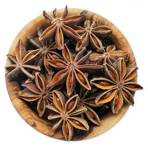 Vietnamské továrny, badyán/badyán, čerstvé ovoce, lanýž, kurkuma, chilli prášek