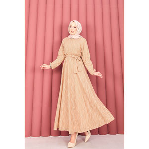 Robe Hijab en Lin Camel avec Dentelle Texturée et Volants, Style Quotidien Modeste, Élément de Mode, Silhouette Droite, Ceinture Amovible, Motif - Product Image 2