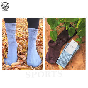 Chaussettes de sport décontractées de haute qualité avec logo personnalisé Chaussettes athlétiques unisexes en vrac en coton avec broderie personnalisée - Product Image 4