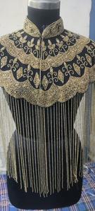 Magnifique cape de burlesque festive avec décorations brodées de perles et de sequins, silhouette droite, col en V, longueur au sol, soutien-gorge intégré - Product Image 5