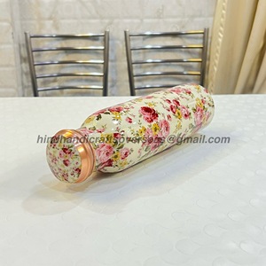 Botella de cobre metálico con tapa disponible en HHO con diferentes diseños únicos hechos a mano, utilizada en el hogar. - Product Image 3