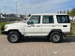 SUV Usado 2022, Automático, Asientos de Cuero, Techo Solar, Excelente Estado, Sin Accidentes, Listo para Conducir - Product Image 4