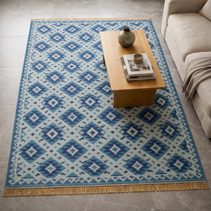 Alfombra Dhurrie Kilim Azul Tejida a Mano |   Alfombra Geométrica Tribal de Tejido Plano con Base de Yute, Ecológica y Apta para Mascotas, para Sala de Estar - Product Image 1