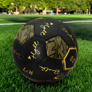 Balón de fútbol de PVC negro de alta calidad Sialkot, tamaño 5 para adultos, Balón de partido oficial para niños, entrenamiento diario profesional al aire libre - Product Image 2