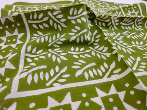 Gros personnalisé grand carré fleur motif Satin foulard en soie pour les femmes Logo personnalisé accessoire de mode - Product Image 4