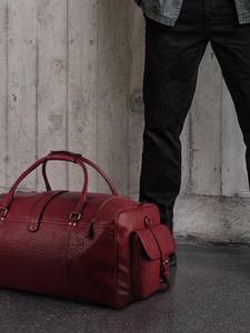 Sac de voyage décontracté de luxe en cuir véritable rouge, grand sac de week-end, sac à bandoulière rembourré, résistant à l'eau, durable - Product Image 5