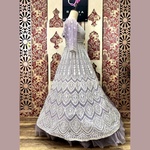 Lehenga indo แบบตะวันตกที่สง่างามสีชมพู COLOUR พร้อมด้วย chikankari มือสัมผัสการทำงานฟิวชั่นที่สมบูรณ์แบบของประเพณี - Product Image 5