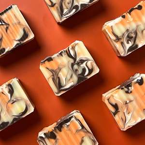 Savon Solide Artisanal à l'Acide Kojique pour Soin et Éclaircissement de la Peau 100g – Idéal pour le Visage et les Soins Spa, Élimine les Odeurs - Product Image 1