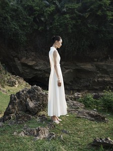 Moda sostenible EMILIA PLISADO VESTIDO MIDI Floral Algodón Jacquard Alta calidad Vestidos de mujer de lujo Buen precio Pedido a granel - Product Image 4