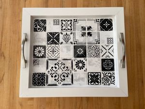 Elegante bandeja para servir MOP con bordes decorativos que agrega glamour a los comedores y espacios de diseño de interiores del hogar - Product Image 2