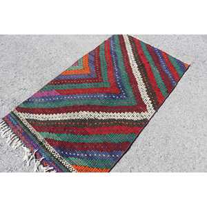 Tapis turc à accents floraux 3x5,2 pieds, rouge et vert, en laine - Product Image 2